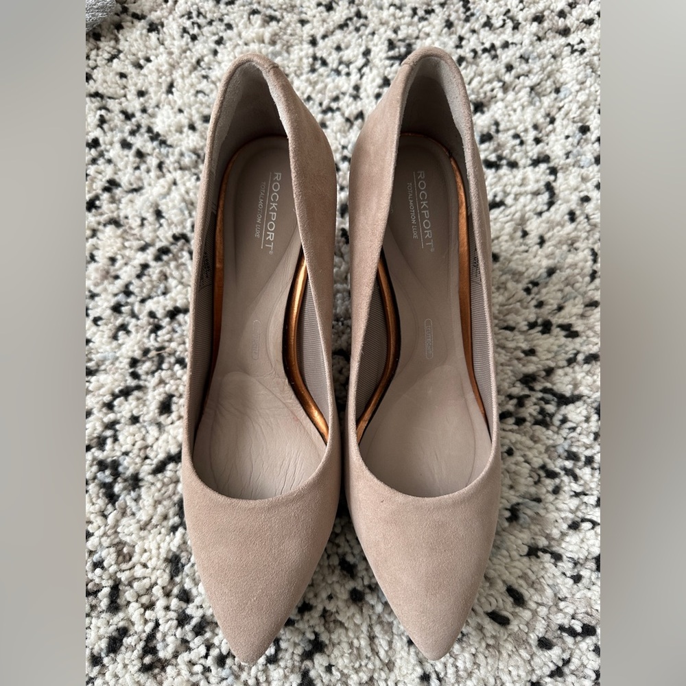Rockport Total Motion pointed toe heels pumps Size7.5